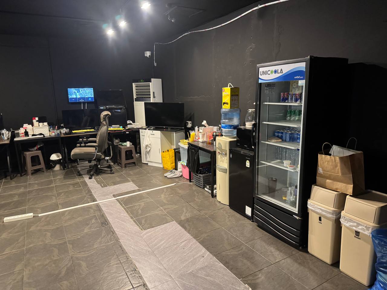 서구청 먹자골목 인근 성인pc 매매합니다.