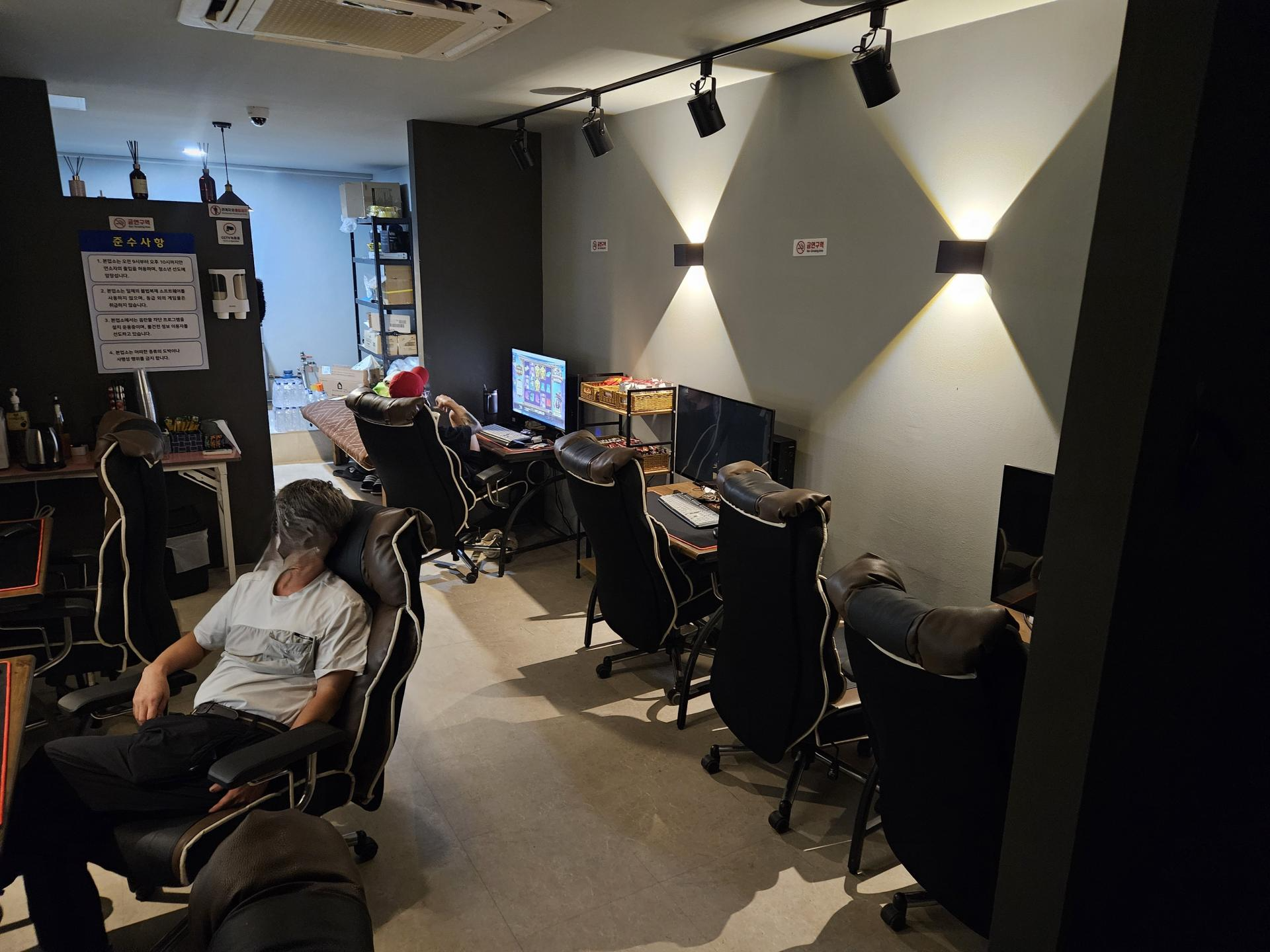 수원시 탑동입니다.