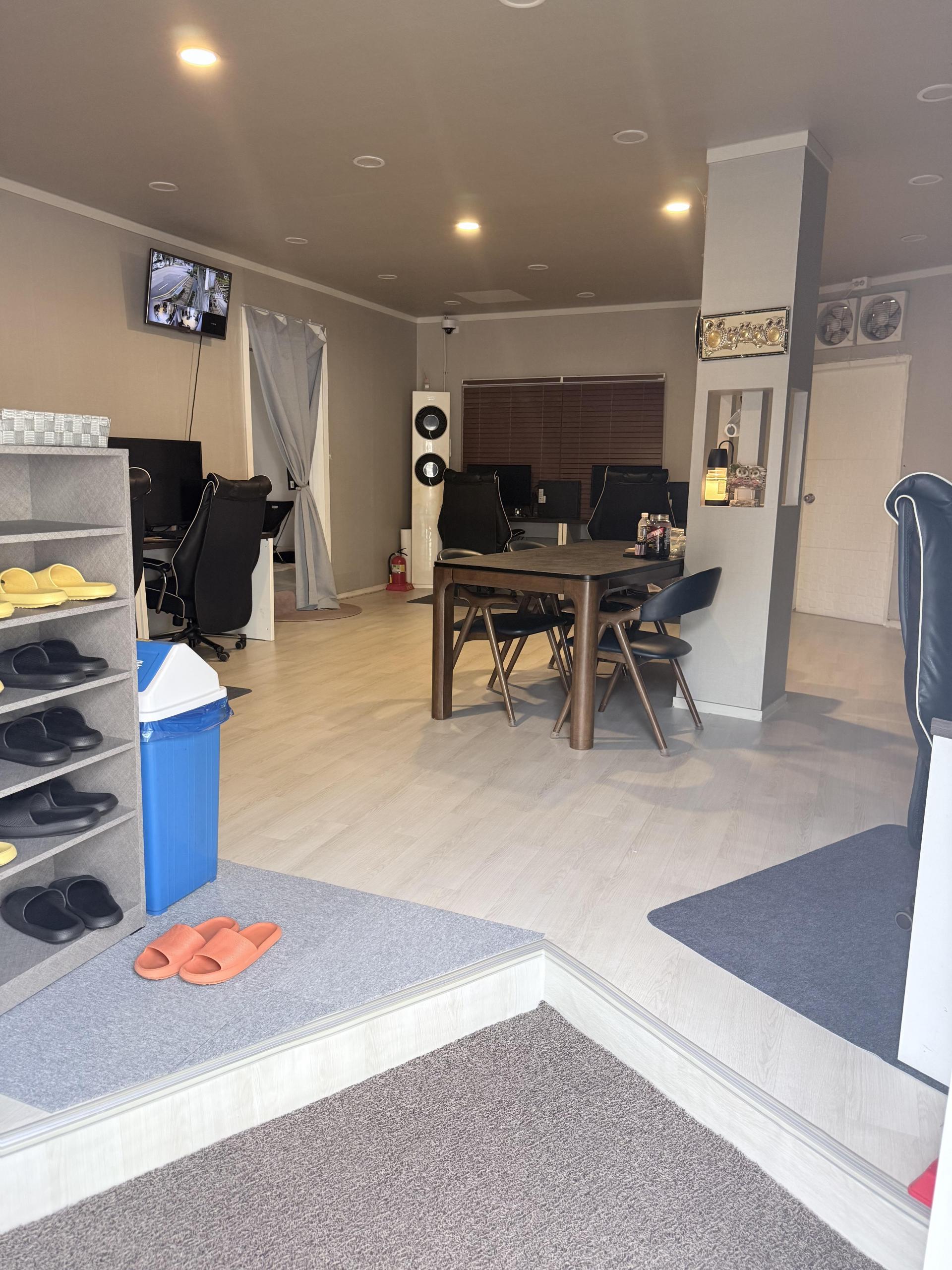 평택 팽성 미군부대 앞 먹자매장