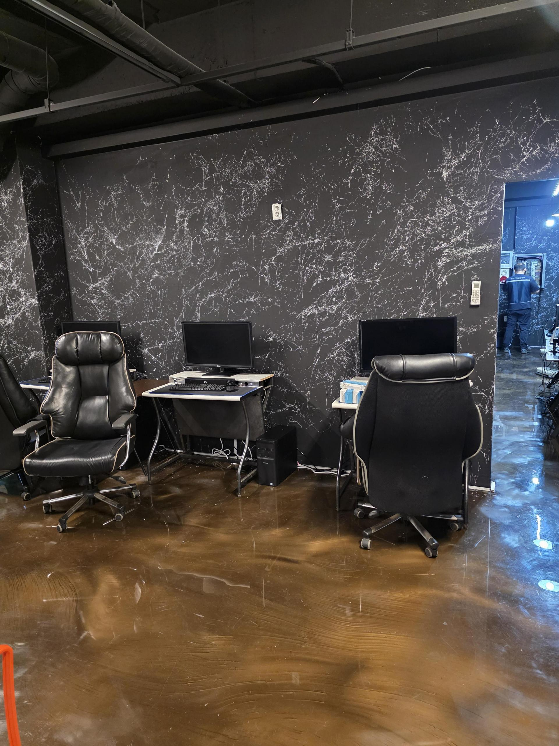 부천 신중동역 번화가 pc 판매합니다.